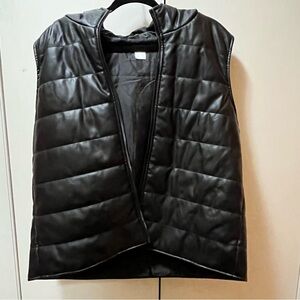 VENUS Black Quilted Vest with Zipper Closure and Hood